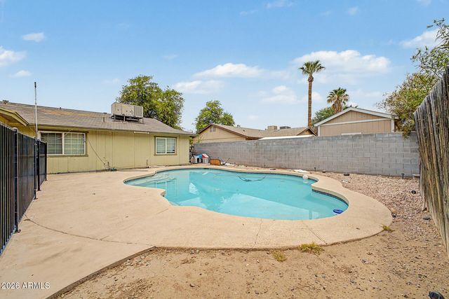 8925 W MEADOWBROOK Avenue, Phoenix, AZ 85037