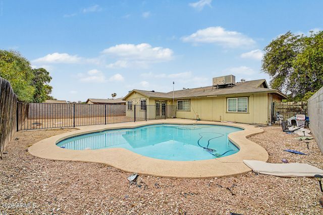 8925 W MEADOWBROOK Avenue, Phoenix, AZ 85037