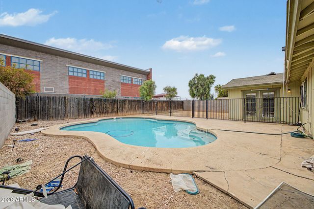 8925 W MEADOWBROOK Avenue, Phoenix, AZ 85037