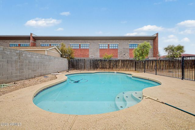 8925 W MEADOWBROOK Avenue, Phoenix, AZ 85037