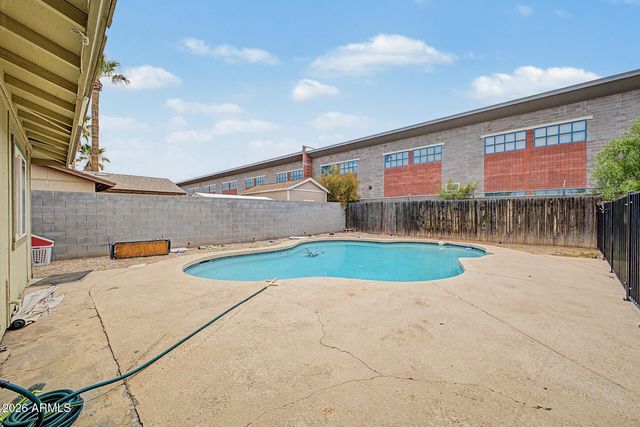 8925 W MEADOWBROOK Avenue, Phoenix, AZ 85037