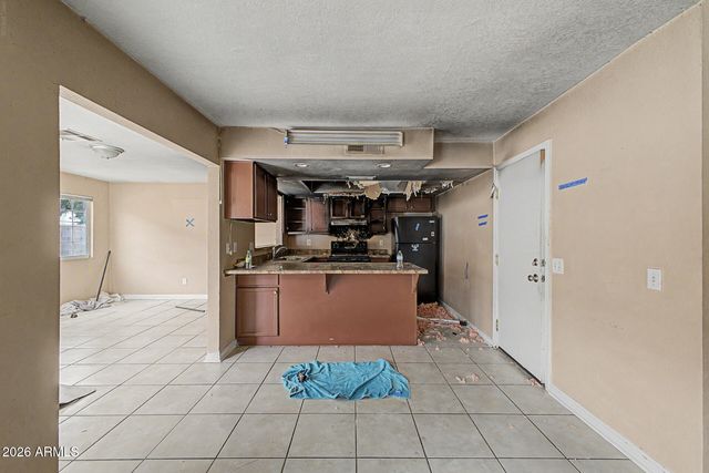 8925 W MEADOWBROOK Avenue, Phoenix, AZ 85037