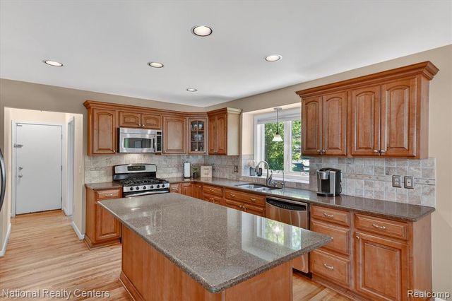 9326 Park Lane, Commerce Twp, MI 48382