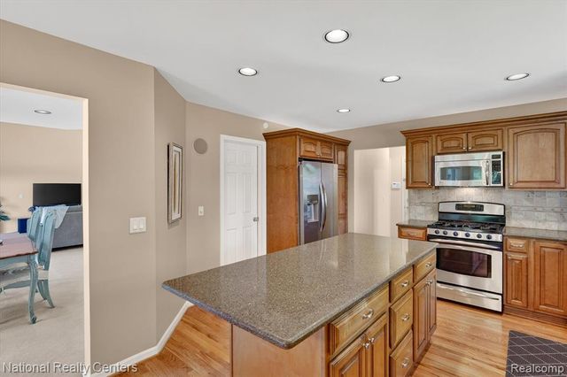 9326 Park Lane, Commerce Twp, MI 48382