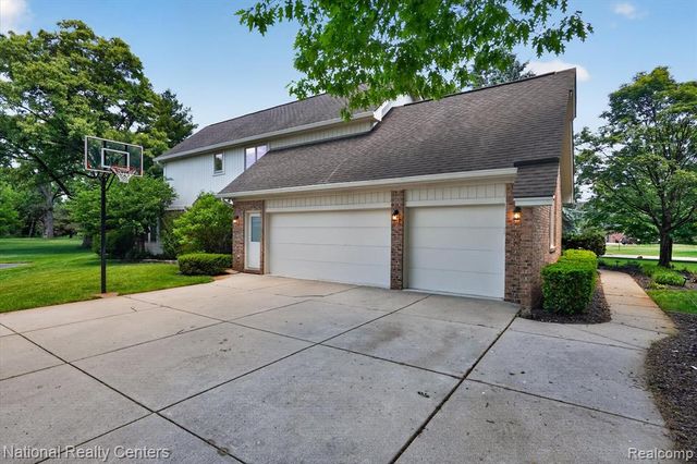 9326 Park Lane, Commerce Twp, MI 48382