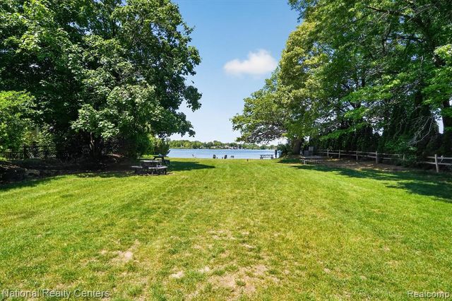 9326 Park Lane, Commerce Twp, MI 48382