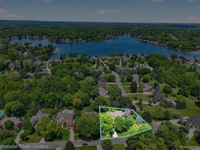 9326 Park Lane, Commerce Twp, MI 48382