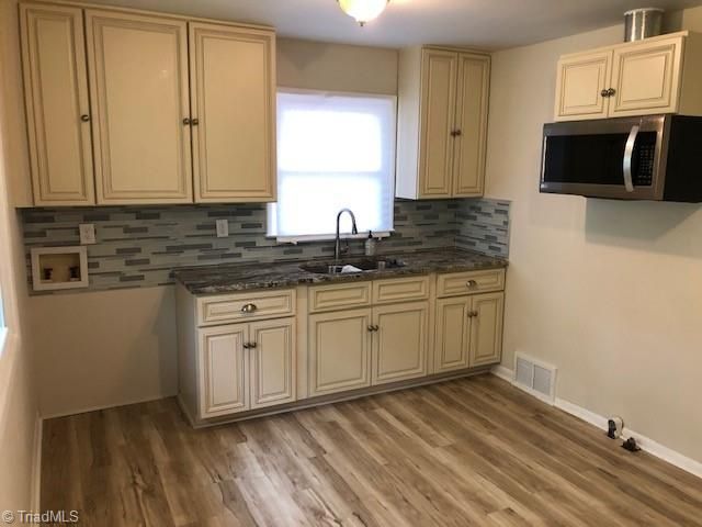 828 Willow Place, High Point, NC 27260