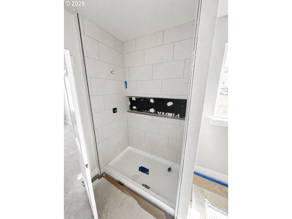 Image 10 of property listing at 950 W Washington St, Carlton, OR 97111