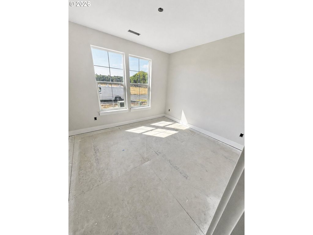 Image 12 of property listing at 950 W Washington St, Carlton, OR 97111