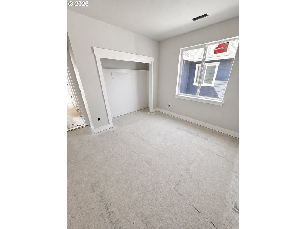 Image 13 of property listing at 950 W Washington St, Carlton, OR 97111