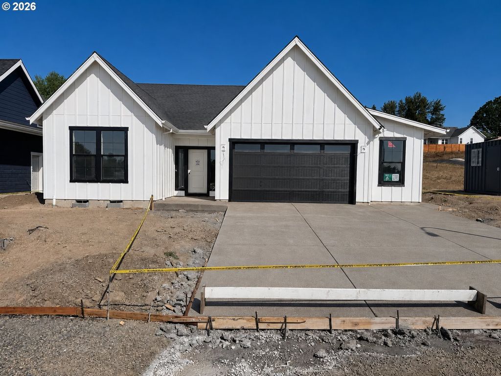 Image 4 of property listing at 950 W Washington St, Carlton, OR 97111