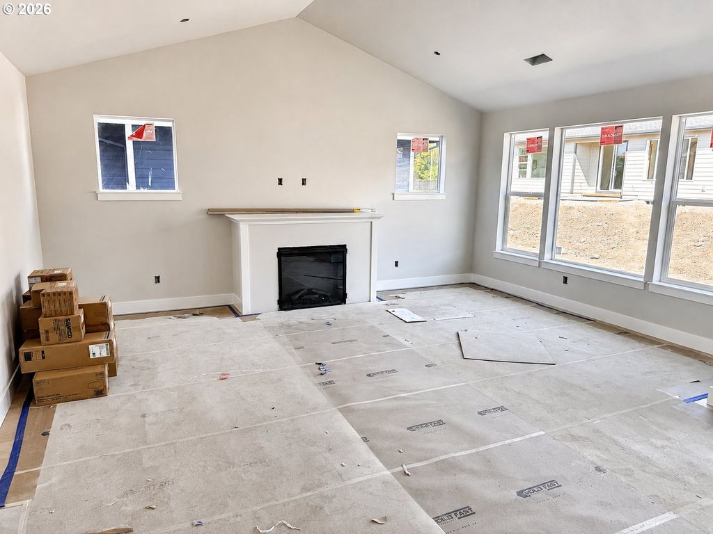 Image 5 of property listing at 950 W Washington St, Carlton, OR 97111