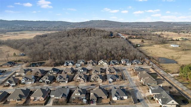 3083 E Royal Drive, Fayetteville, AR 72701