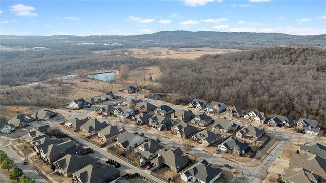 3083 E Royal Drive, Fayetteville, AR 72701