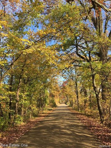 000 Parks, Oakland, MI 48363