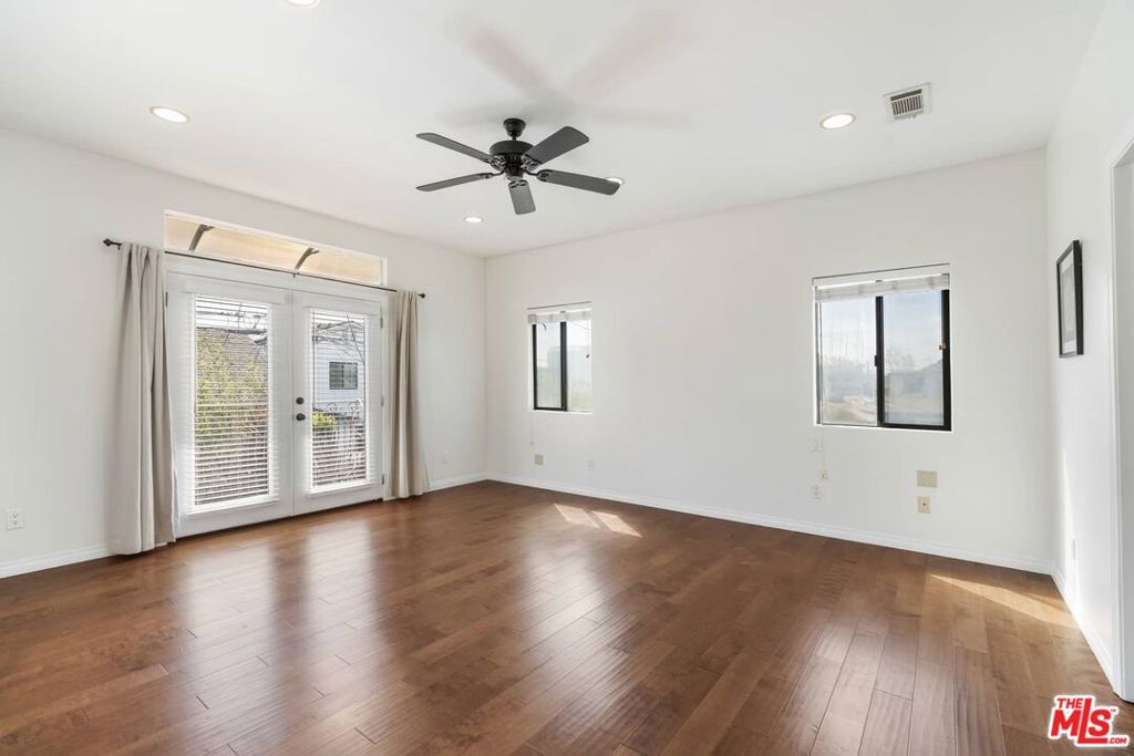 Image 14 of property listing at 12600 Appleton Way, Los Angeles, CA 90066