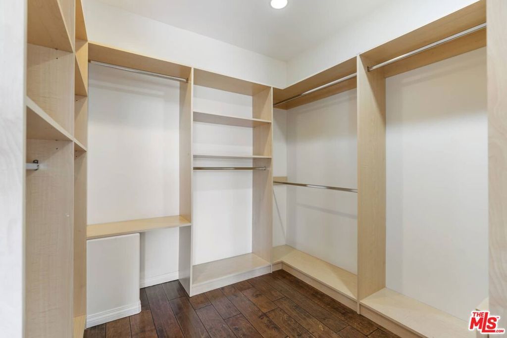 Image 17 of property listing at 12600 Appleton Way, Los Angeles, CA 90066