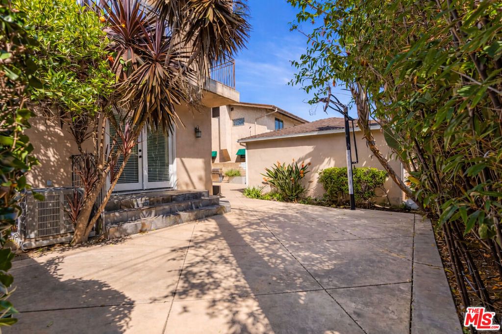Image 20 of property listing at 12600 Appleton Way, Los Angeles, CA 90066