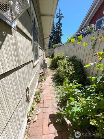 14301 Meridian Avenue N, Seattle, WA 98133