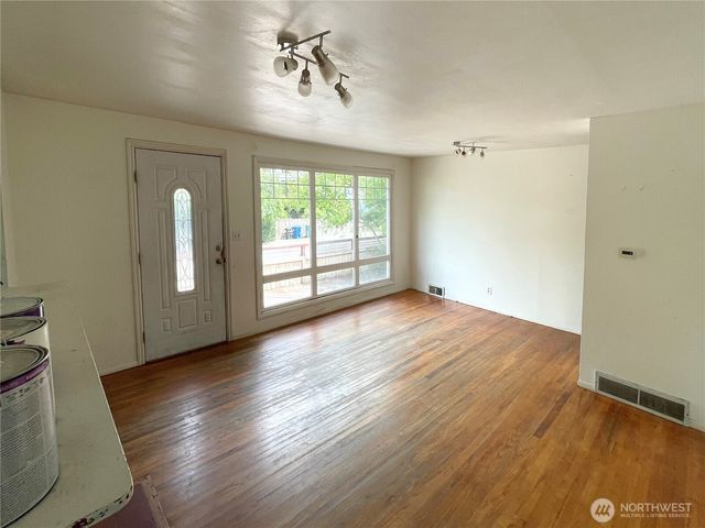 14301 Meridian Avenue N, Seattle, WA 98133
