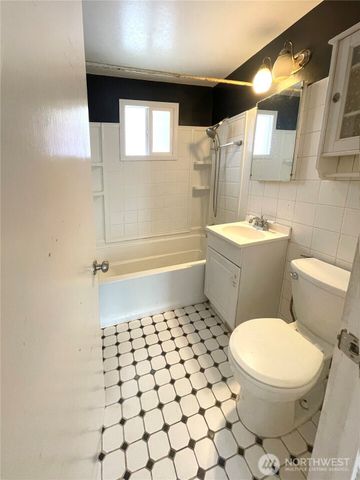14301 Meridian Avenue N, Seattle, WA 98133