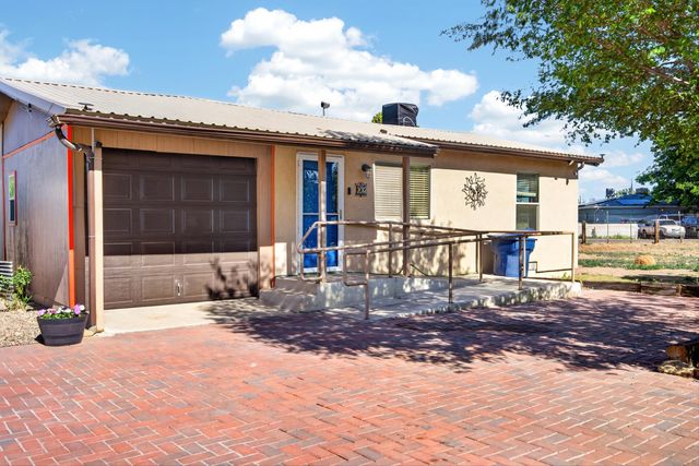 2 Blue Bonnet Drive, Los Lunas, NM 87031