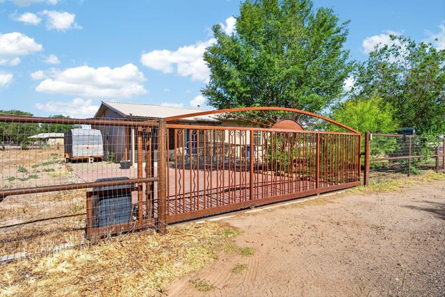 2 Blue Bonnet Drive, Los Lunas, NM 87031
