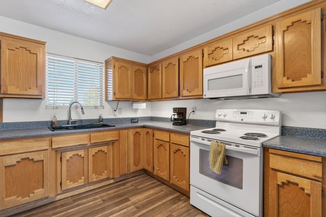 2 Blue Bonnet Drive, Los Lunas, NM 87031
