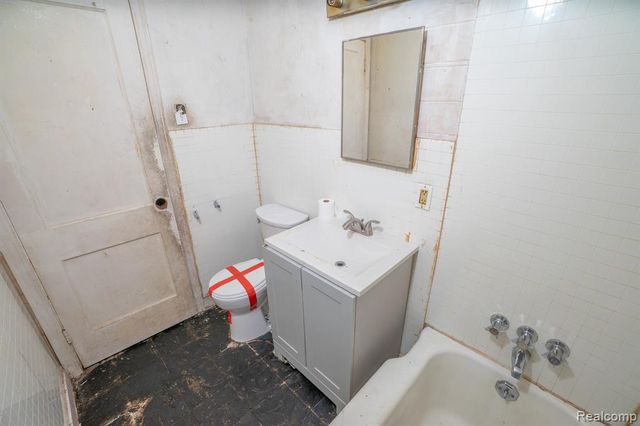 20255 Santa Rosa Drive, Detroit, MI 48221