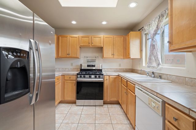 6638 Camino Rojo, Santa Fe, NM 87507