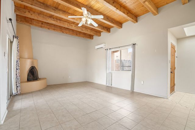 6638 Camino Rojo, Santa Fe, NM 87507