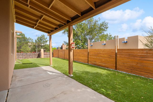 6638 Camino Rojo, Santa Fe, NM 87507