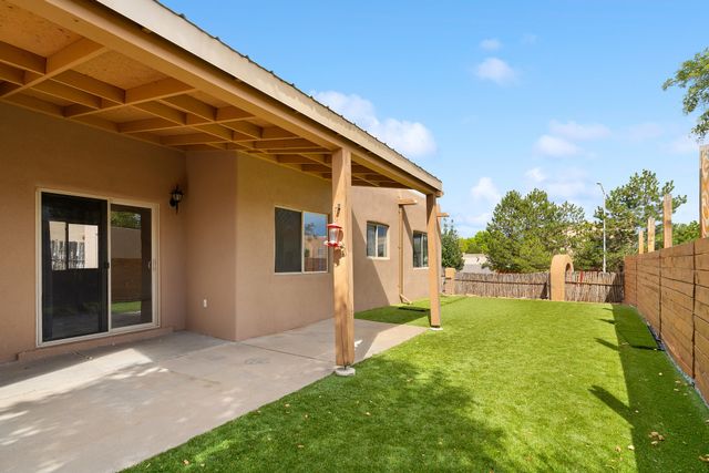 6638 Camino Rojo, Santa Fe, NM 87507