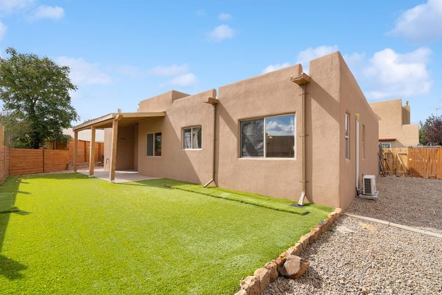 6638 Camino Rojo, Santa Fe, NM 87507