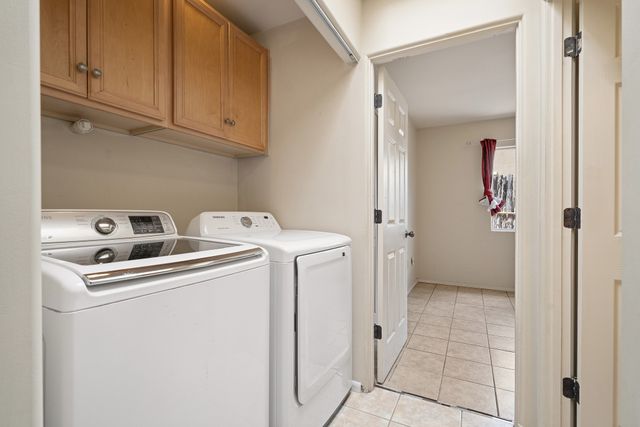 6638 Camino Rojo, Santa Fe, NM 87507