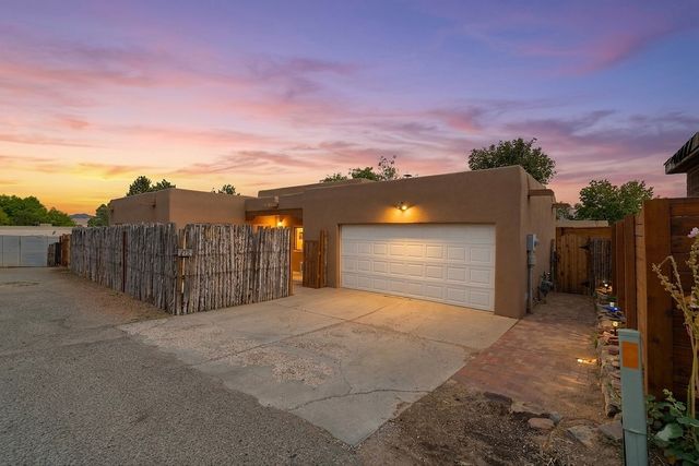 6638 Camino Rojo, Santa Fe, NM 87507