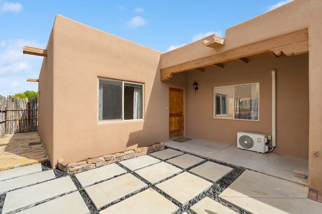 6638 Camino Rojo, Santa Fe, NM 87507