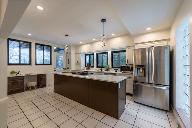 203 N Grandview Dr, Fox Chapel, PA 15215