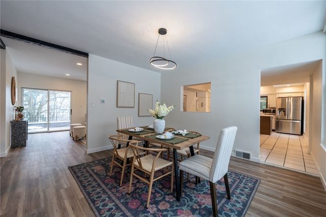 203 N Grandview Dr, Fox Chapel, PA 15215