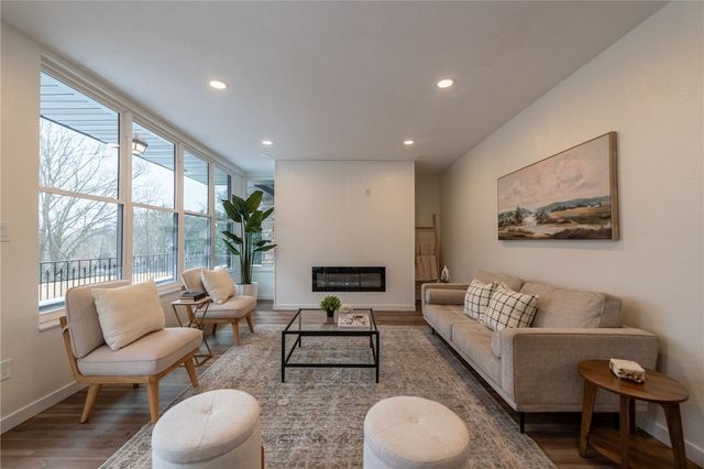 203 N Grandview Dr, Fox Chapel, PA 15215