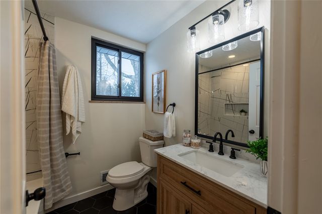 203 N Grandview Dr, Fox Chapel, PA 15215