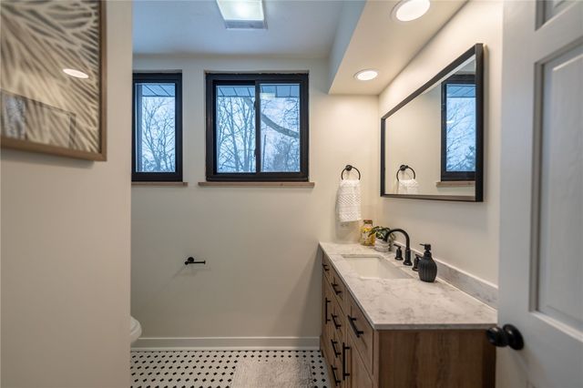 203 N Grandview Dr, Fox Chapel, PA 15215