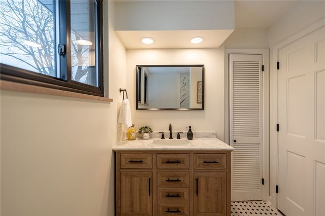 203 N Grandview Dr, Fox Chapel, PA 15215