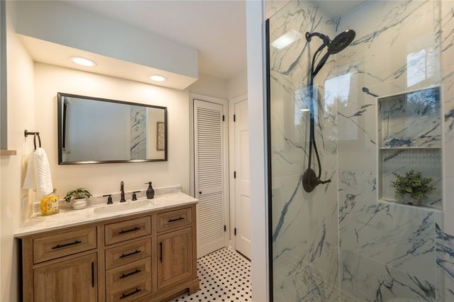 203 N Grandview Dr, Fox Chapel, PA 15215