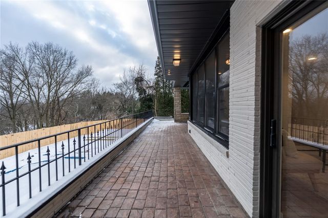 203 N Grandview Dr, Fox Chapel, PA 15215