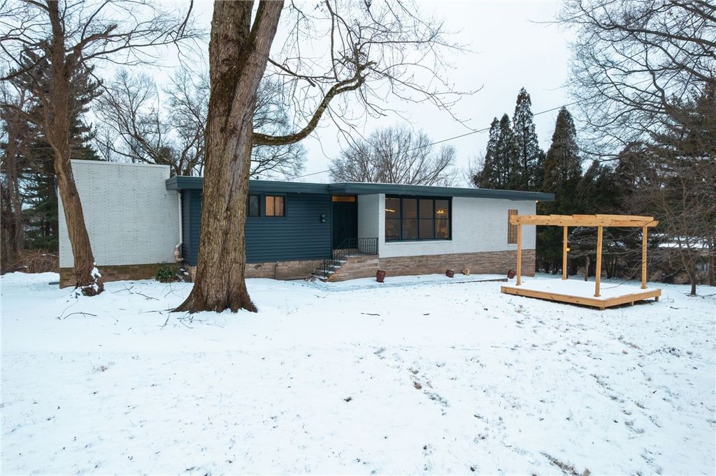 203 N Grandview Dr, Fox Chapel, PA 15215