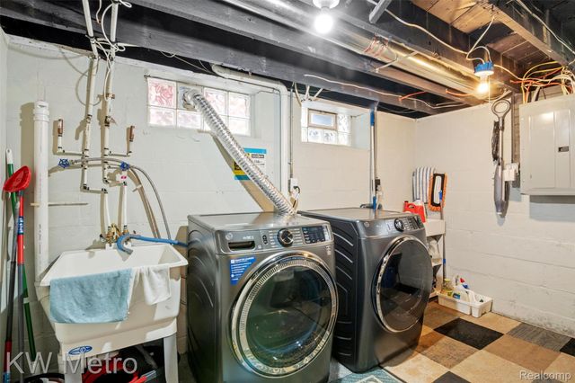 14430 Glastonbury Avenue, Detroit, MI 48223