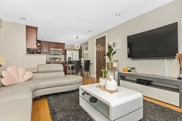 20 Miller St 11, Quincy, MA 02169