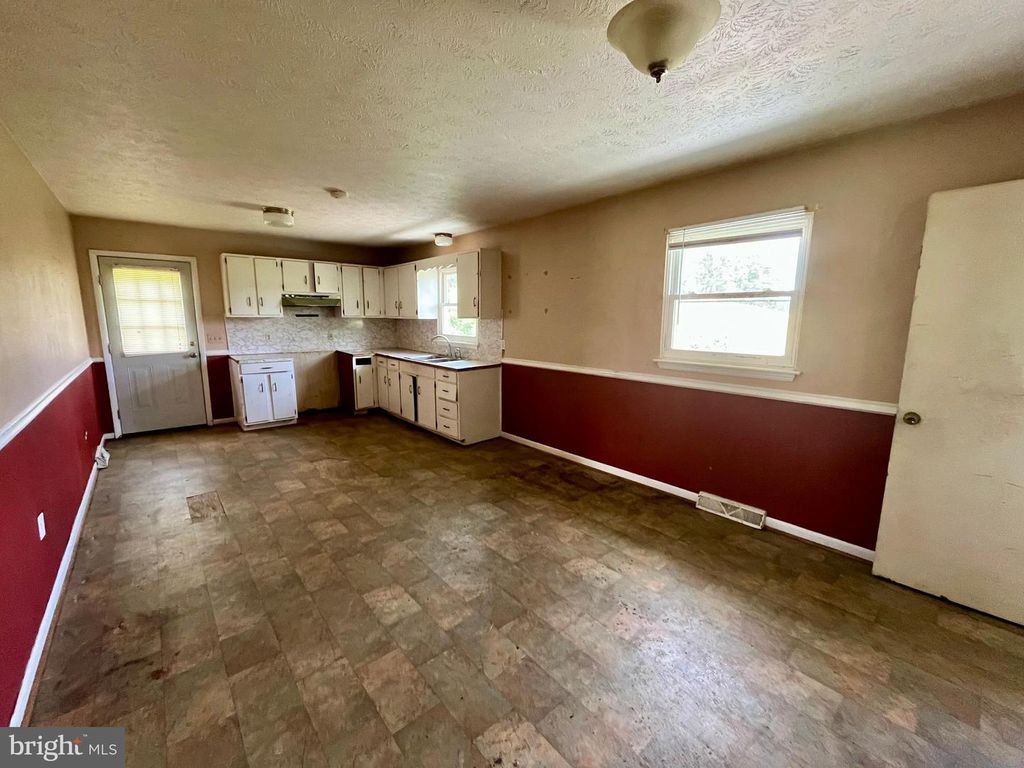 504 STEELES FORT RD, Raphine, VA 24472